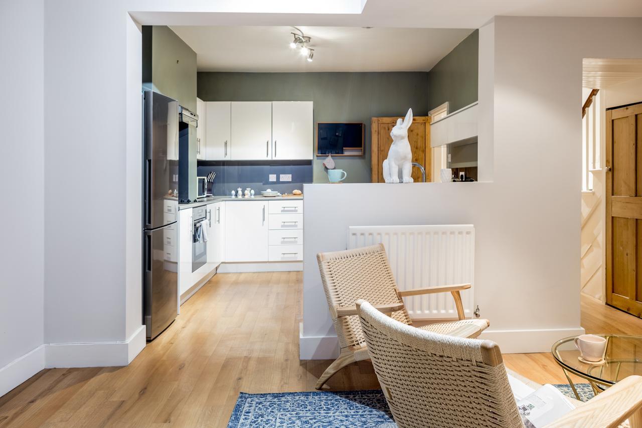 The Modern Classic - Contemporary & Elegant 3Bdr Home เคมบริดจ์ ภายนอก รูปภาพ
